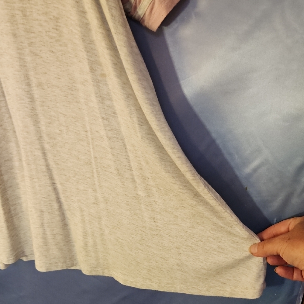 Hem & Thread Cold Shoulder Top - Pink and Gray Sz L - Picture 5 of 7